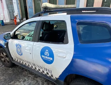 Vídeo: viatura da Guarda Municipal é apedrejada no Pelourinho - Imagem