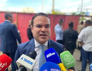 “Apunhalado pelas costas”, diz Cacá Leão após saída de Coronel do PSD - Imagem