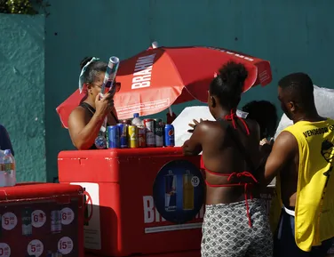 Beber ou não no Carnaval? Foliões revelam o “segredo” para aguentar - Imagem