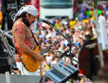 Bell Marques surpreende foliões com trio elétrico em Ondina; veja vídeo - Imagem