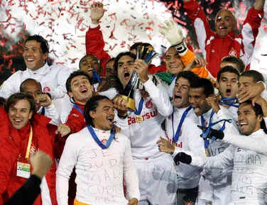 Campeão mundial pelo Internacional é agredido por policiais - Imagem