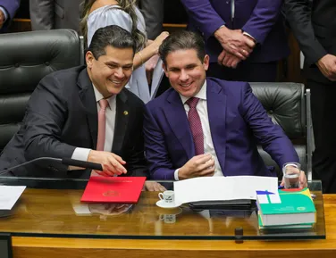 Em meio a cortes, Congresso aprova R$ 6 bi em gastos com servidores - Imagem