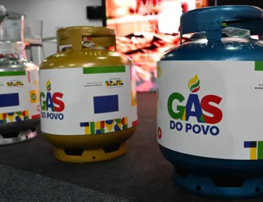Gás do Povo: Jerônimo anuncia recarga gratuita para famílias da Bahia - Imagem