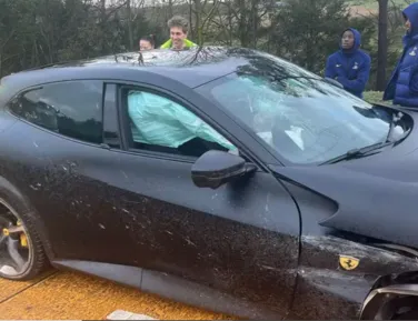 Jogadores de gigante inglês sofrem acidente às vésperas da Champions - Imagem