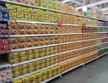 “Miojo” a R$ 0,01 causa correria em supermercado; Veja vídeo - Imagem