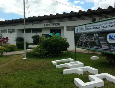 Mulher sofre mal súbito e morre na fila de visitas em presídio na Bahia - Imagem