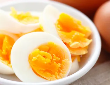 Não cozinhe ovo em água: novo método promete resultado perfeito - Imagem