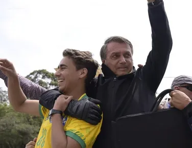 Nikolas Ferreira detona idolatria por Bolsonaro após caminhada - Imagem