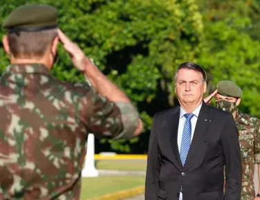 Perda de salário e presídio comum: o que Bolsonaro perde com expulsão do Exército - Imagem