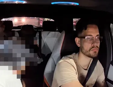 Vídeo: casal faz sexo em carro de aplicativo e motorista é agredido em Salvador - Imagem