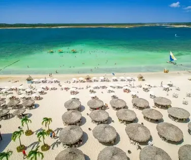 A vila no Nordeste com uma das praias mais bonitas do mundo - Imagem