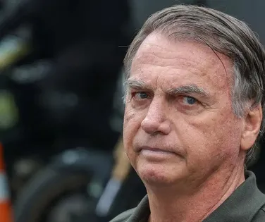 Após alta, Bolsonaro pede a Moraes autorização para visita do filho - Imagem