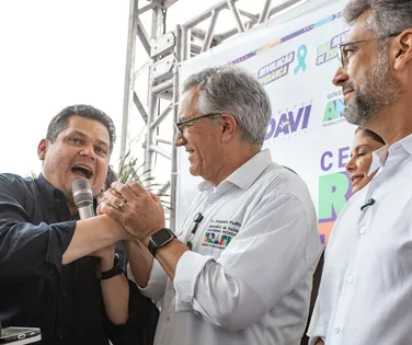 Após atritos, Alcolumbre agradece Lula por obra no Amapá - Imagem