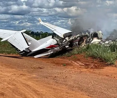 Avião com deputado federal faz pouso de emergência e pega fogo - Imagem