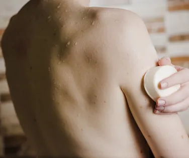 Banho ao acordar é obrigatório? Debate viral divide brasileiros - Imagem