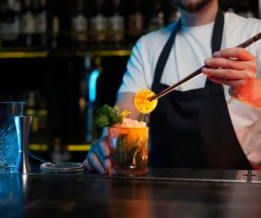 Bares e restaurantes terão limite de horário de funcionamento na Bahia - Imagem