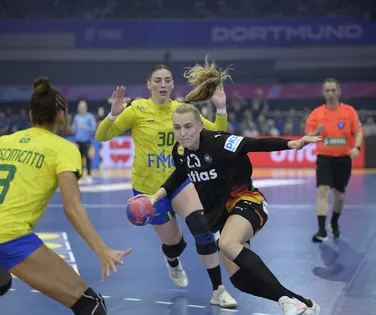 Brasil perde para donas da casa e se despede do Mundial de Handebol - Imagem