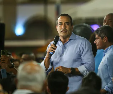 Bruno vai buscar unir oposição após anúncio de Flávio Bolsonaro - Imagem