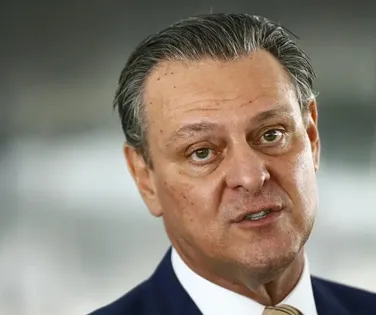 Carlos Fávaro minimiza tarifa da China sobre carne bovina brasileira - Imagem