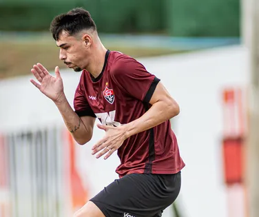 Claudinho volta de lesão? Saiba como está o lateral-direito - Imagem