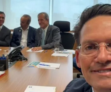 Cotado para o Senado, João Roma se reúne com Flávio Bolsonaro - Imagem