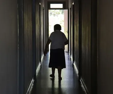 Cura? Anvisa aprova medicamento para pacientes com Alzheimer - Imagem