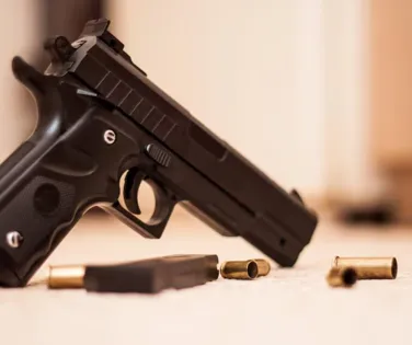 Deputado propõe porte de arma para profissionais de TI - Imagem