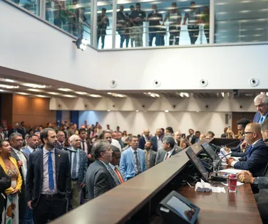Deputados revogam prisão de presidente da Alerj, Rodrigo Bacellar - Imagem
