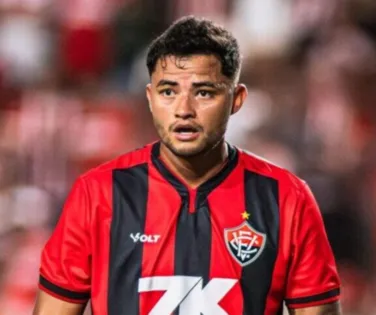 Dispensado pelo Vitória, meia deixa futebol japonês e fica sem clube - Imagem