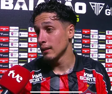 Eleito craque do jogo, Kike Saverio lamenta novo empate do Vitória - Imagem