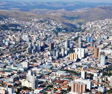 Erguida dentro de um vulcão, esta cidade brasileira encanta turistas - Imagem