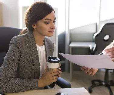 Escala de fim de ano: O "jeitinho" para faltar pode custar seu emprego - Imagem