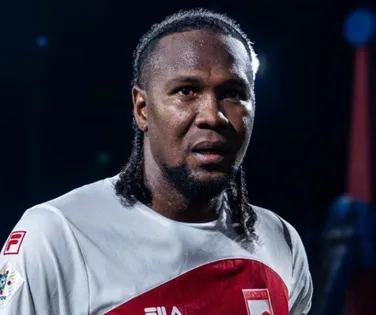 Ex-Bahia desafia a idade e vive temporada mais goleadora aos 40 anos - Imagem