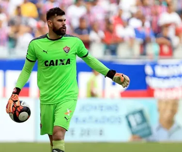 Ex-Vitória deixa clube 18 dias após anúncio e pode se aposentar - Imagem