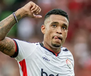 Ex-artilheiro do Vitória, Alerrandro negocia retorno ao Brasil - Imagem