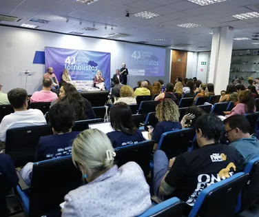 FENAJ debate precarização, regulação da IA e empossa nova diretoria - Imagem