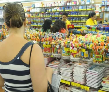 Famílias terão crédito para material escolar; saiba como ganhar os R$ 200 - Imagem