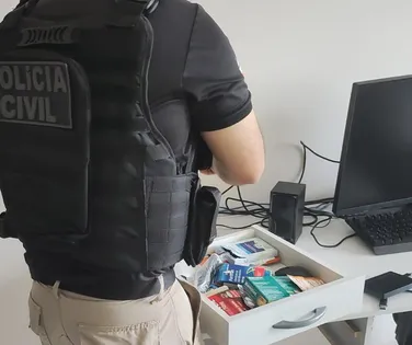 Fotógrafo é acusado de atrair modelos para vender nudes em sites adultos - Imagem