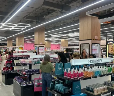 Gigante dos cosméticos inaugura sua primeira loja em grande shopping de Salvador - Imagem