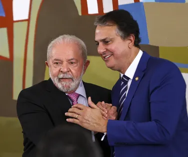 Governo Lula vai reajustar piso dos professores acima da inflação - Imagem