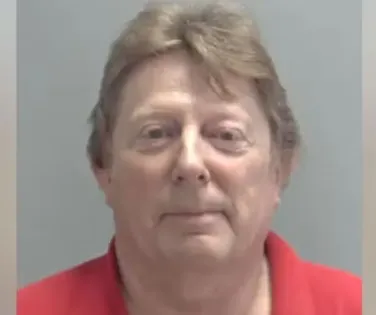 Homem obriga mulher a fazer sexo com estranhos por mais de 30 anos - Imagem