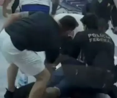 Homem vandaliza aeroporto após perder voo por beber em sala vip - Imagem