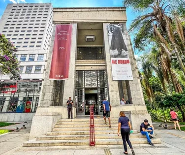 Homens armados invadem biblioteca histórica e levam obras de arte - Imagem