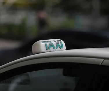 Lei que beneficia taxistas é sancionada por Lula e entra em vigor - Imagem