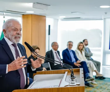 Lula comemora aprovação de acordo econômico histórico - Imagem