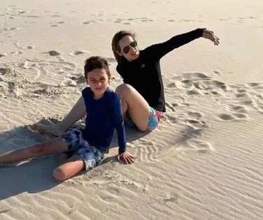 Mãe e filho morrem após choque elétrico em piscina de pousada - Imagem