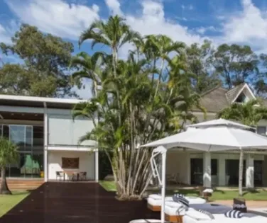 Mansão de Huck e Angélica tem 1.500m² de área, 16 quartos e vale R$ 40 milhões - Imagem