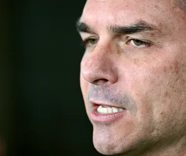 Mas já? Flávio Bolsonaro indica retirada de candidatura à presidência - Imagem