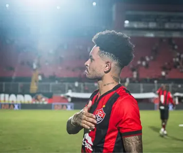 Matheuzinho desabafa sobre decisão do Vitória: “Jogo da minha vida” - Imagem