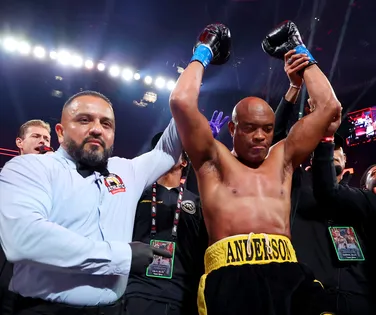 Medalhista olímpico desafia Anderson Silva para luta de boxe - Imagem